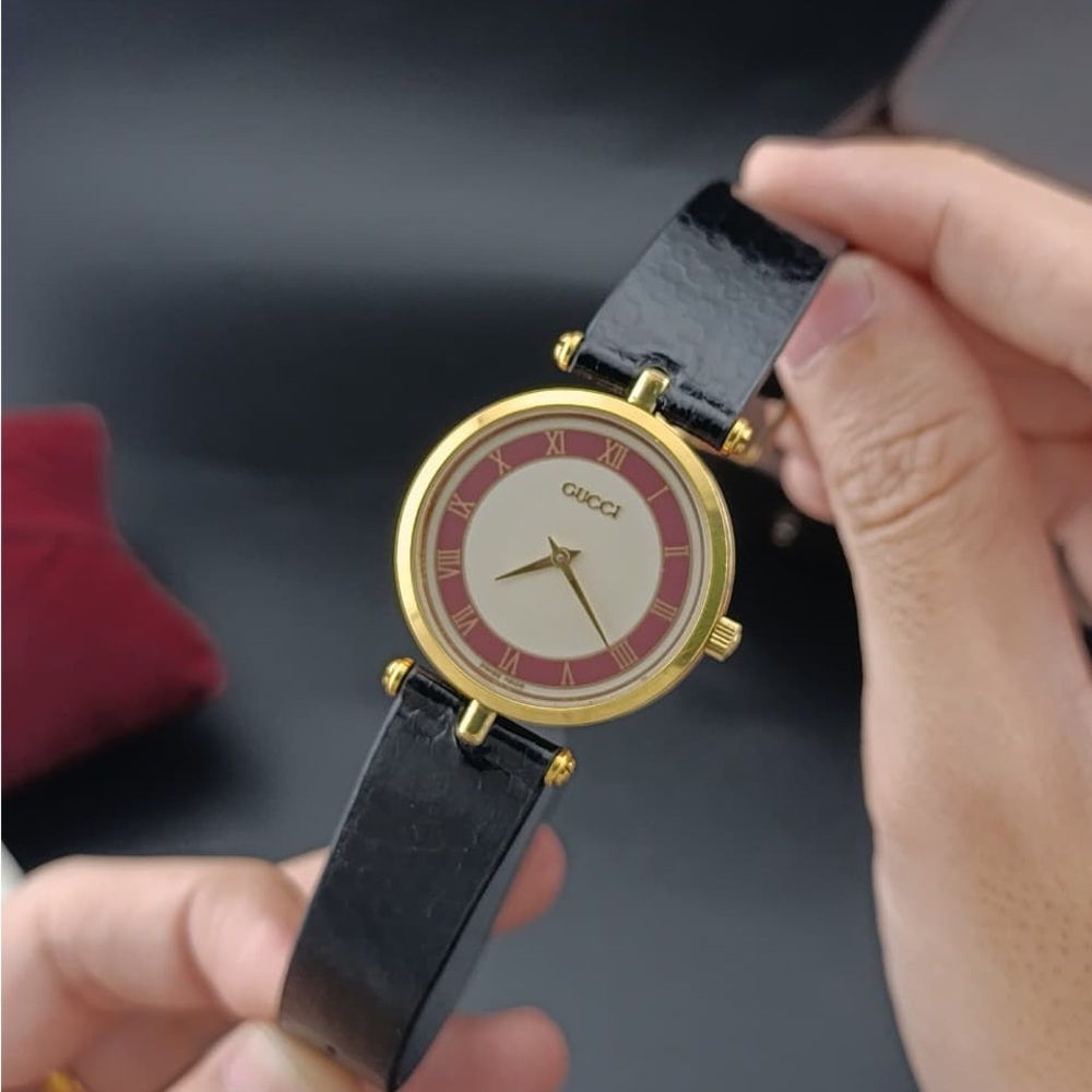 Vintage Gucci 2000M Dress Watch
(Men and Women) Gold Plated - Picture 5 of 15